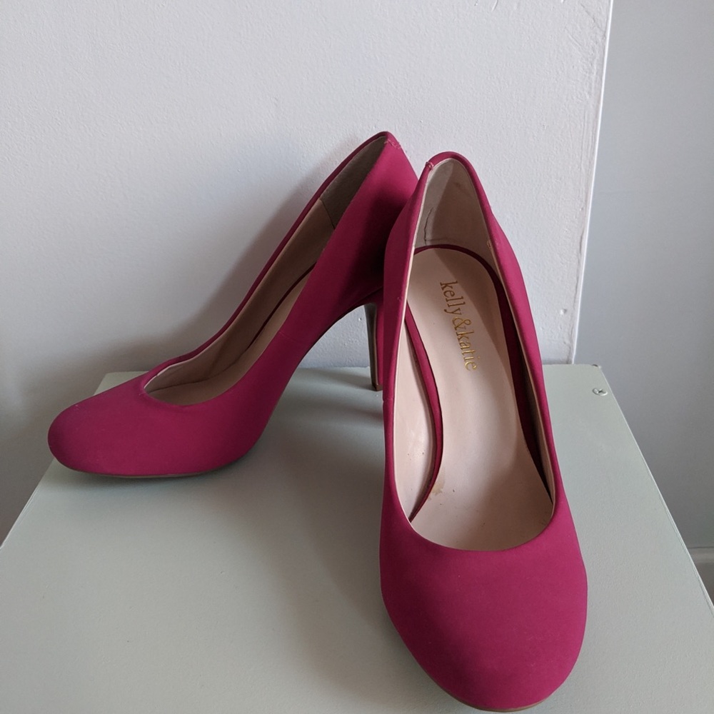 Pink round-toe pumps size 7